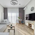 Cozy With River View Spadochroniarzy With Parking & By Renters Apartamento