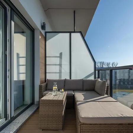 Apartment Cozy With River View Spadochroniarzy With Parking & By Renters *