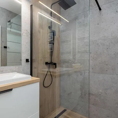 Cozy With River View Spadochroniarzy With Parking & By Renters