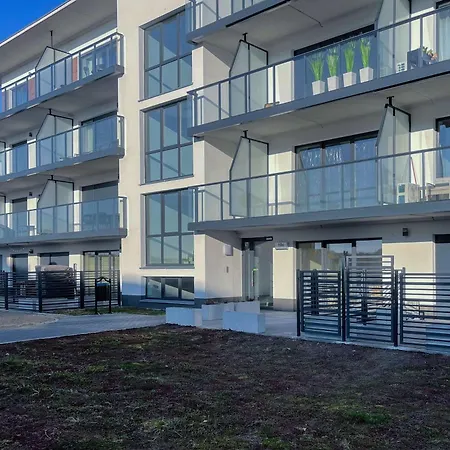 Cozy With River View Spadochroniarzy With Parking & By Renters Apartamento *