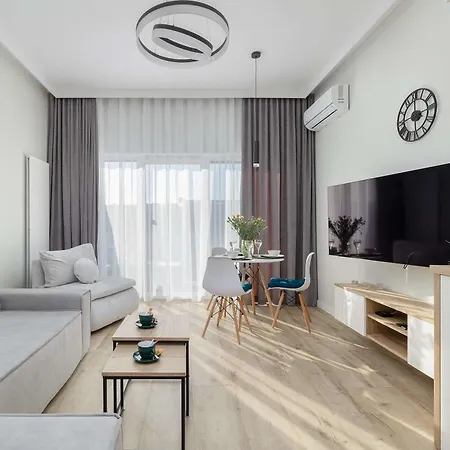 Cozy With River View Spadochroniarzy With Parking & By Renters דירה