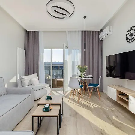 Cozy With River View Spadochroniarzy With Parking & By Renters