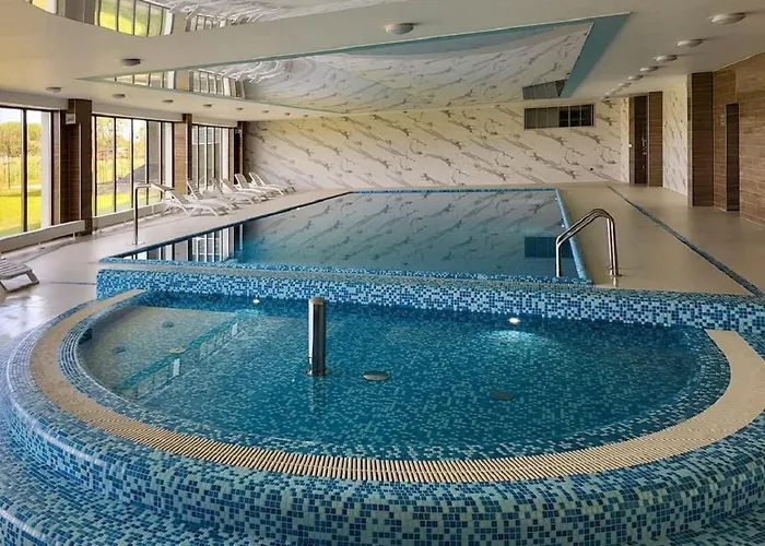 Cozy With River View Spadochroniarzy With Parking & By Renters Dziwnów