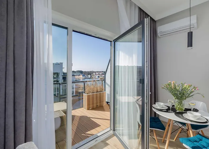 Cozy With River View Spadochroniarzy With Parking & By Renters Dziwnów