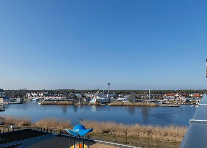 Cozy With River View Spadochroniarzy With Parking & By Renters Daire Dziwnów