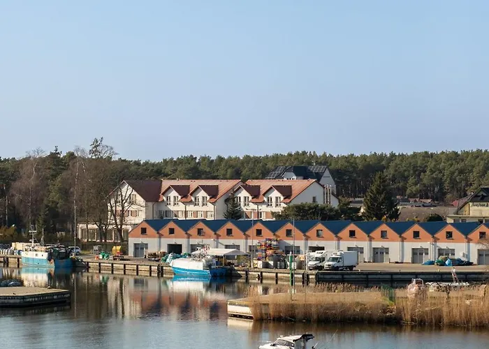 Cozy With River View Spadochroniarzy With Parking & By Renters Daire