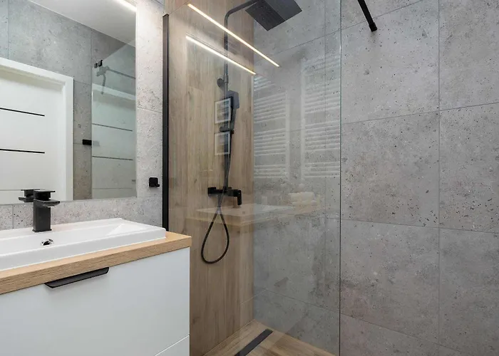 Cozy With River View Spadochroniarzy With Parking & By Renters