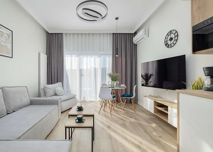 Cozy With River View Spadochroniarzy With Parking & By Renters Daire